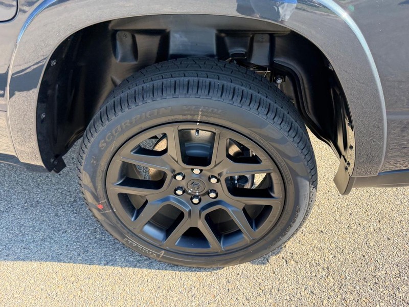 Ram 1500 Vehicle Full-screen Gallery Image 7