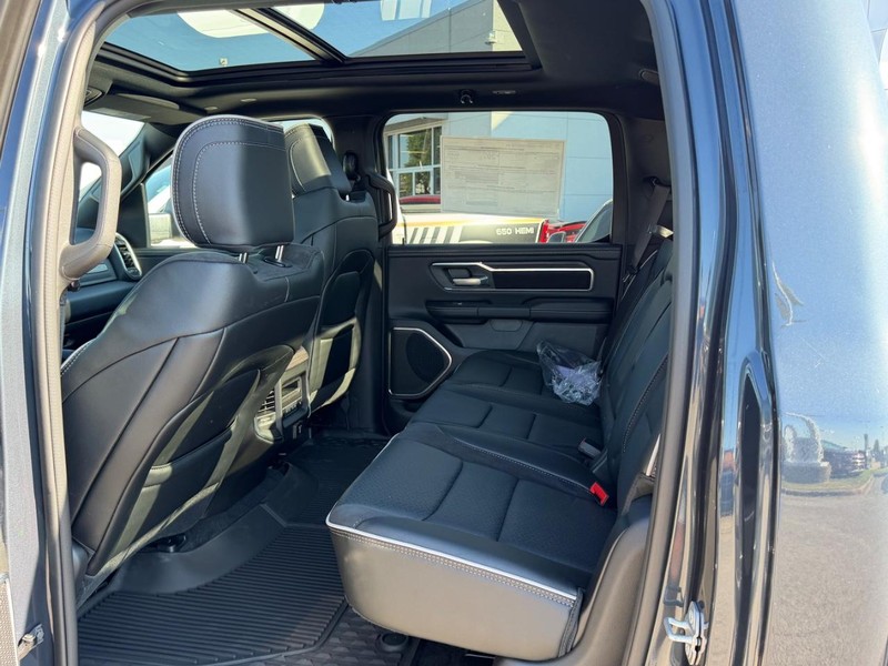 Ram 1500 Vehicle Full-screen Gallery Image 8
