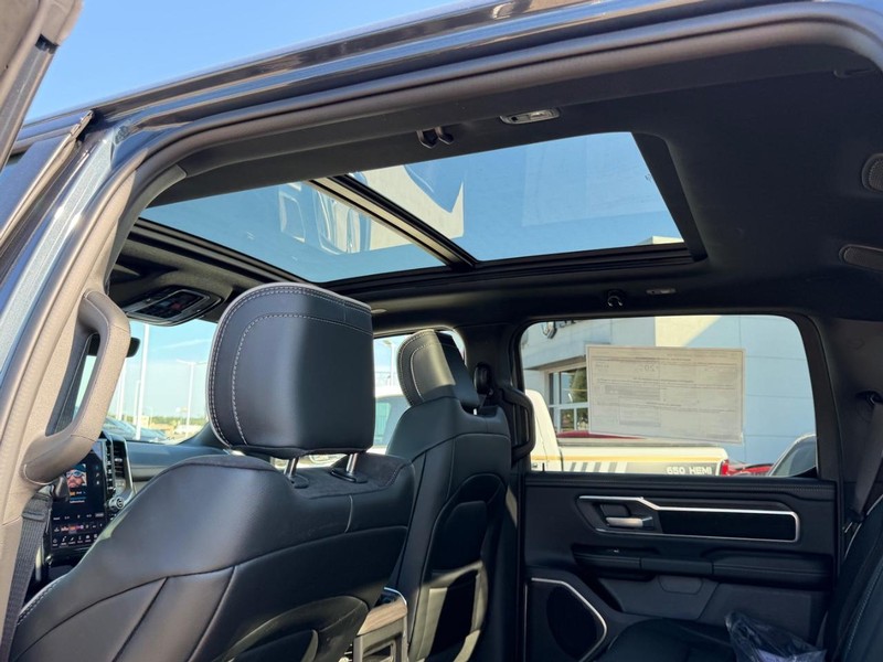 Ram 1500 Vehicle Full-screen Gallery Image 9