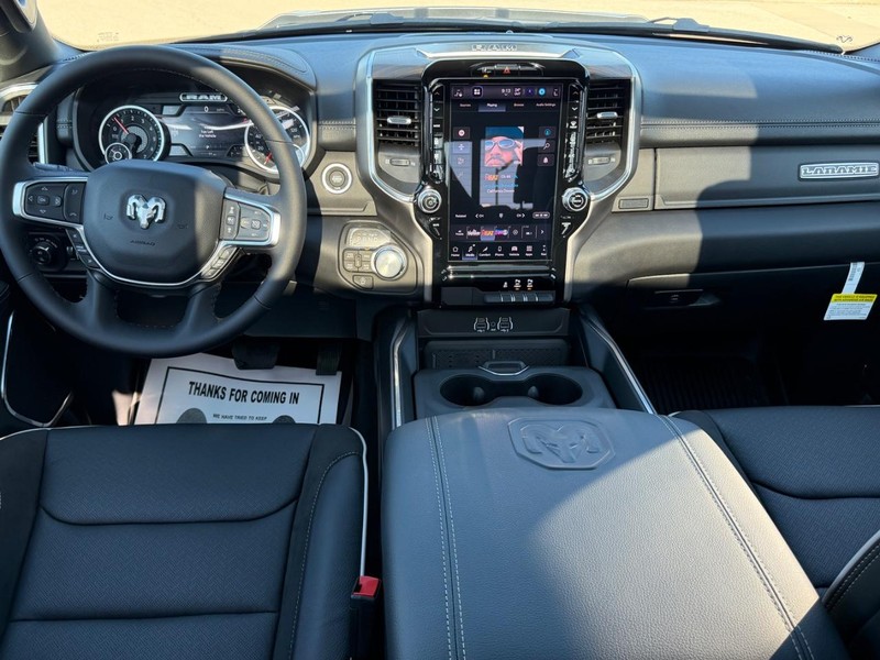 Ram 1500 Vehicle Full-screen Gallery Image 10
