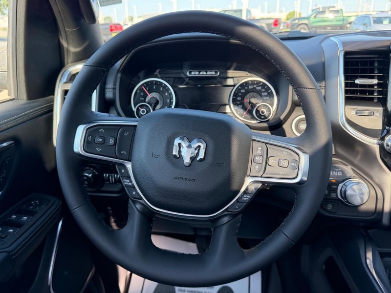 Ram 1500 Vehicle Full-screen Gallery Image 11