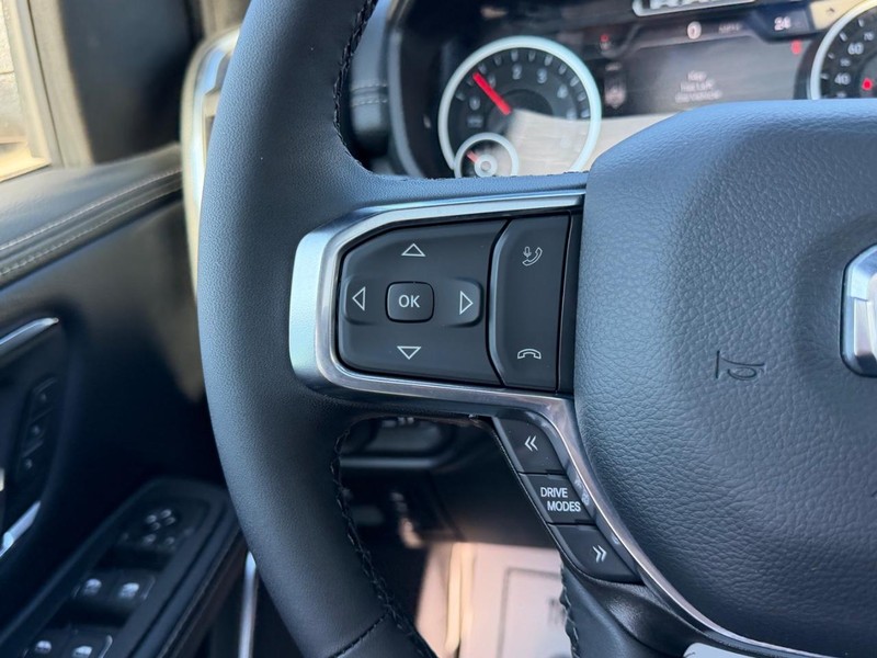 Ram 1500 Vehicle Full-screen Gallery Image 12