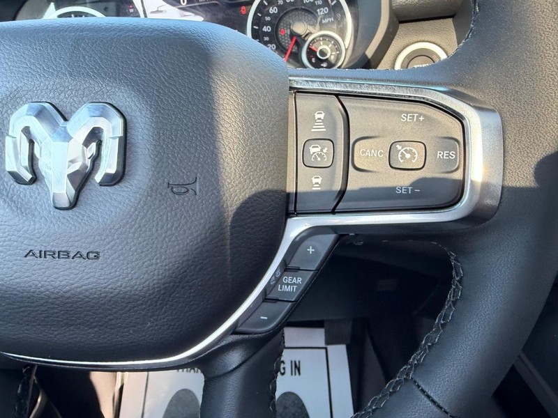 Ram 1500 Vehicle Full-screen Gallery Image 13