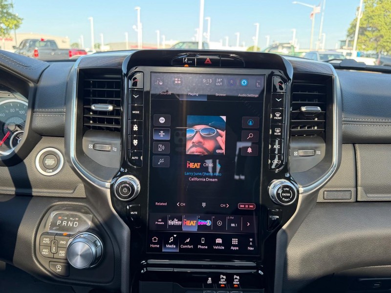 Ram 1500 Vehicle Full-screen Gallery Image 14
