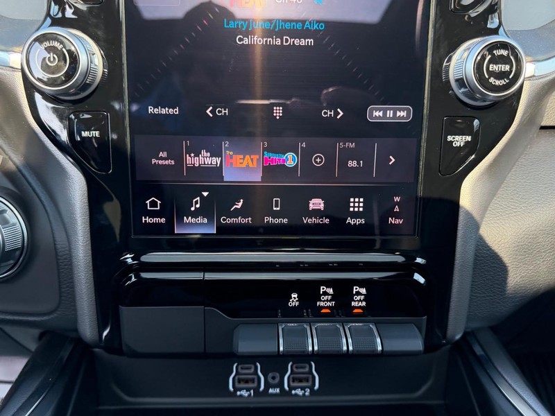 Ram 1500 Vehicle Full-screen Gallery Image 16