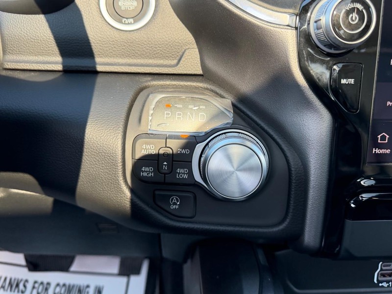 Ram 1500 Vehicle Full-screen Gallery Image 17