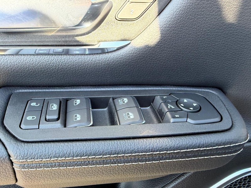 Ram 1500 Vehicle Full-screen Gallery Image 19