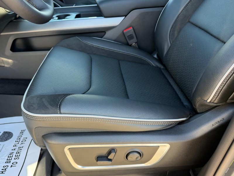 Ram 1500 Vehicle Full-screen Gallery Image 21