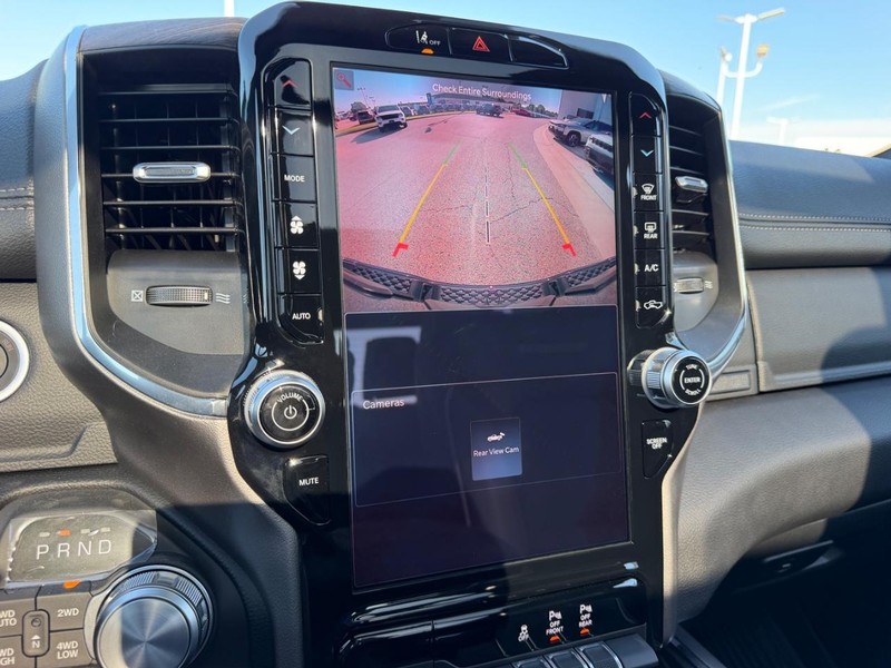 Ram 1500 Vehicle Full-screen Gallery Image 23