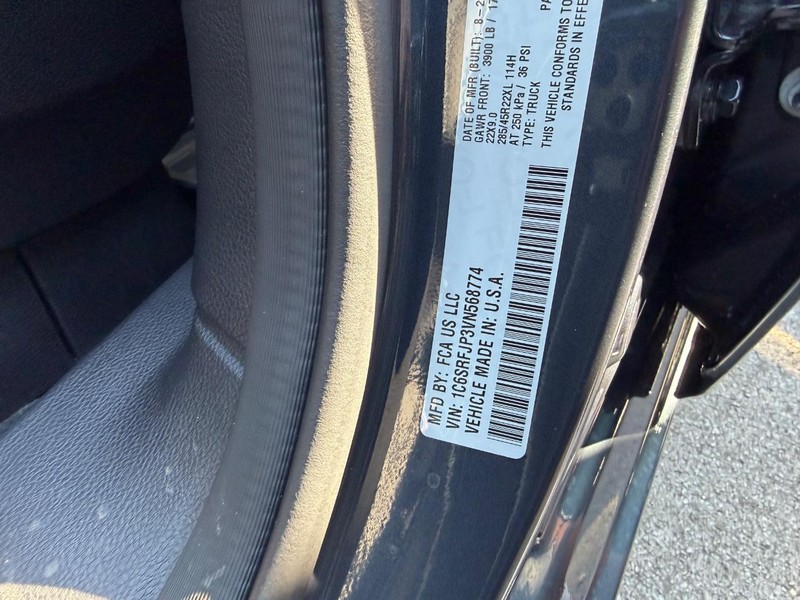 Ram 1500 Vehicle Full-screen Gallery Image 24