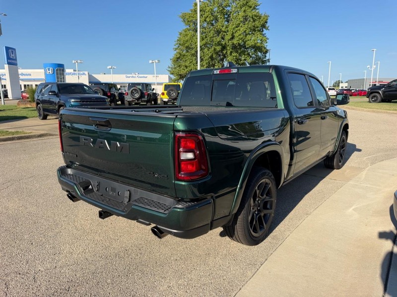 Ram 1500 Vehicle Full-screen Gallery Image 4