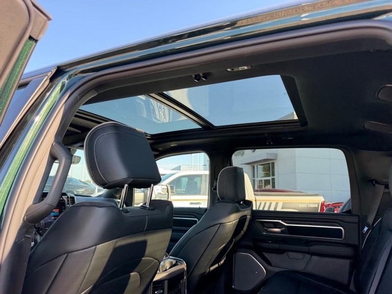 Ram 1500 Vehicle Full-screen Gallery Image 9