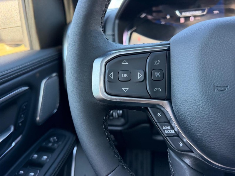 Ram 1500 Vehicle Full-screen Gallery Image 12