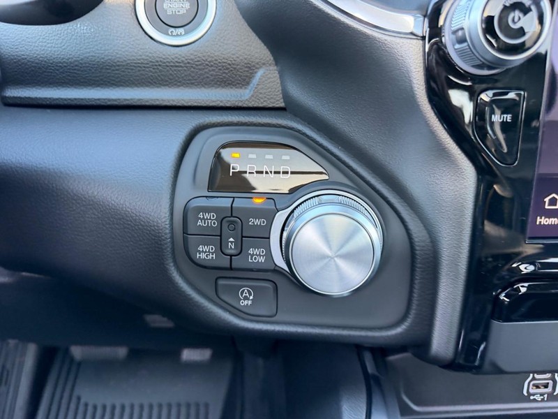 Ram 1500 Vehicle Full-screen Gallery Image 17