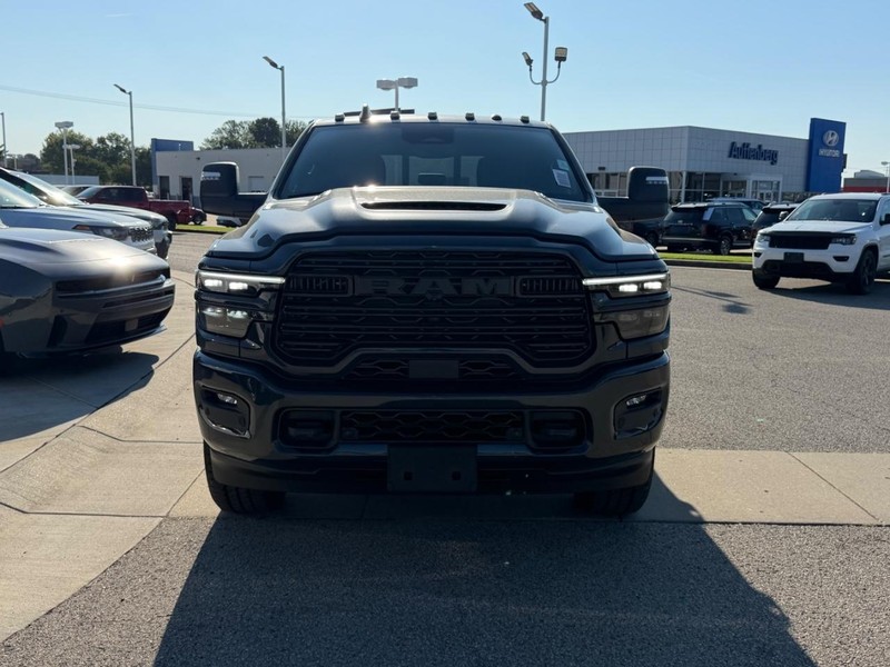 Ram 2500 Vehicle Full-screen Gallery Image 2