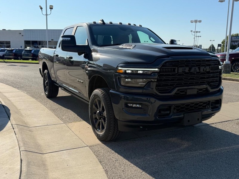 Ram 2500 Vehicle Full-screen Gallery Image 3