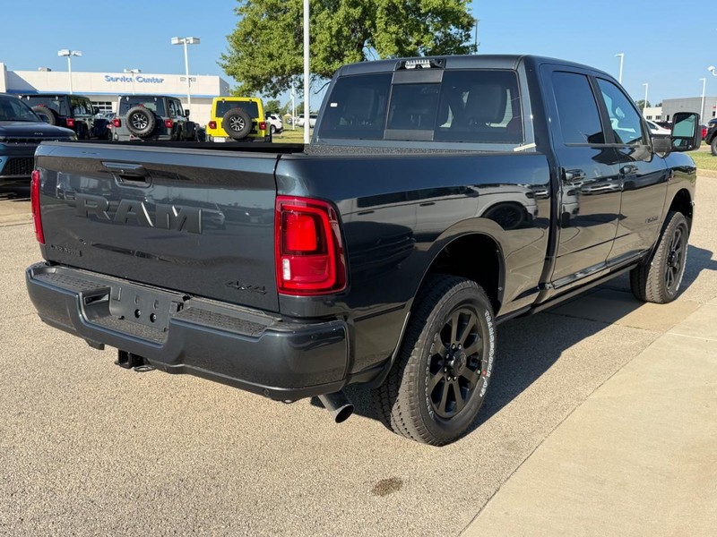 Ram 2500 Vehicle Full-screen Gallery Image 4