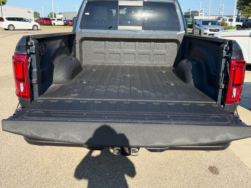 Ram 2500 Vehicle Full-screen Gallery Image 6