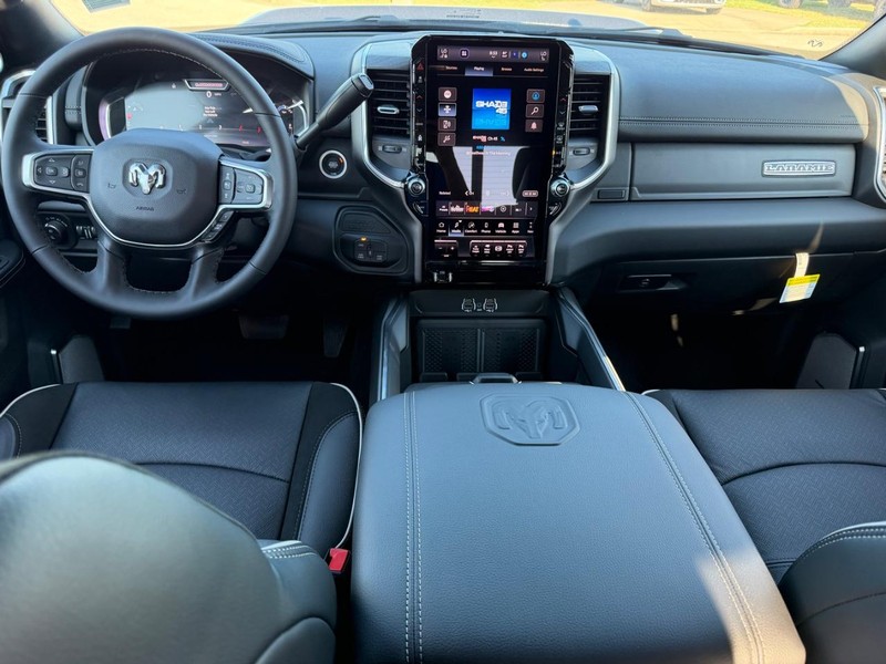 Ram 2500 Vehicle Full-screen Gallery Image 9