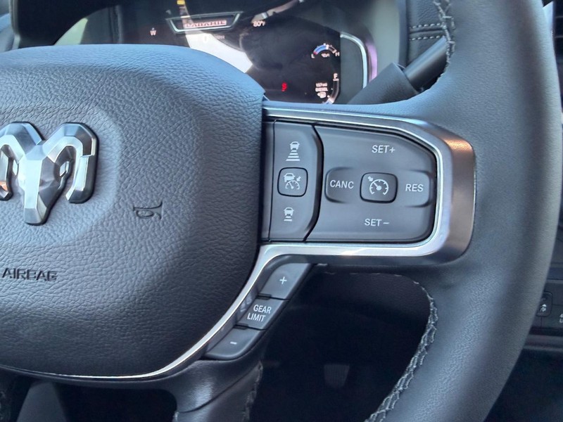 Ram 2500 Vehicle Full-screen Gallery Image 12