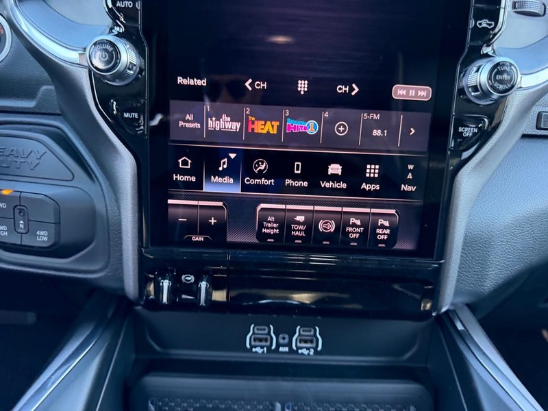 Ram 2500 Vehicle Full-screen Gallery Image 15
