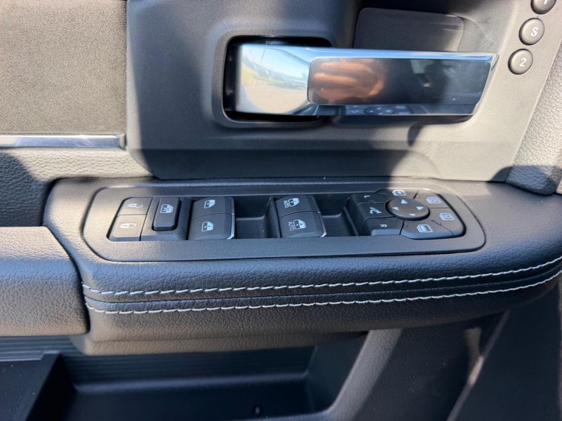 Ram 2500 Vehicle Full-screen Gallery Image 17