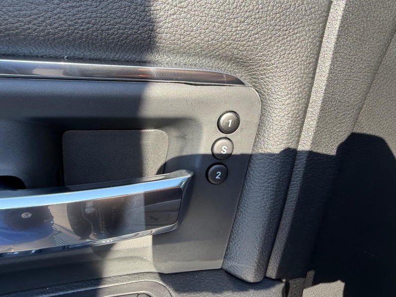 Ram 2500 Vehicle Full-screen Gallery Image 18