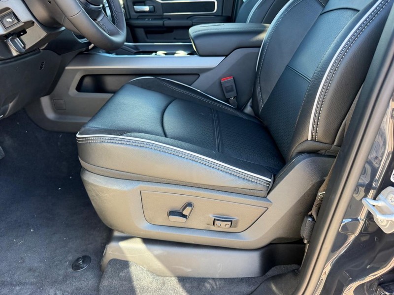 Ram 2500 Vehicle Full-screen Gallery Image 19