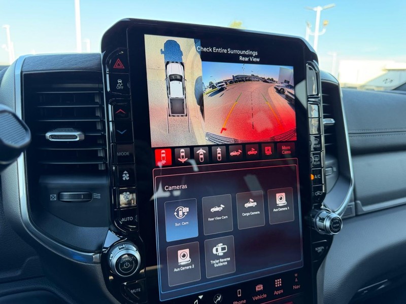 Ram 2500 Vehicle Full-screen Gallery Image 21