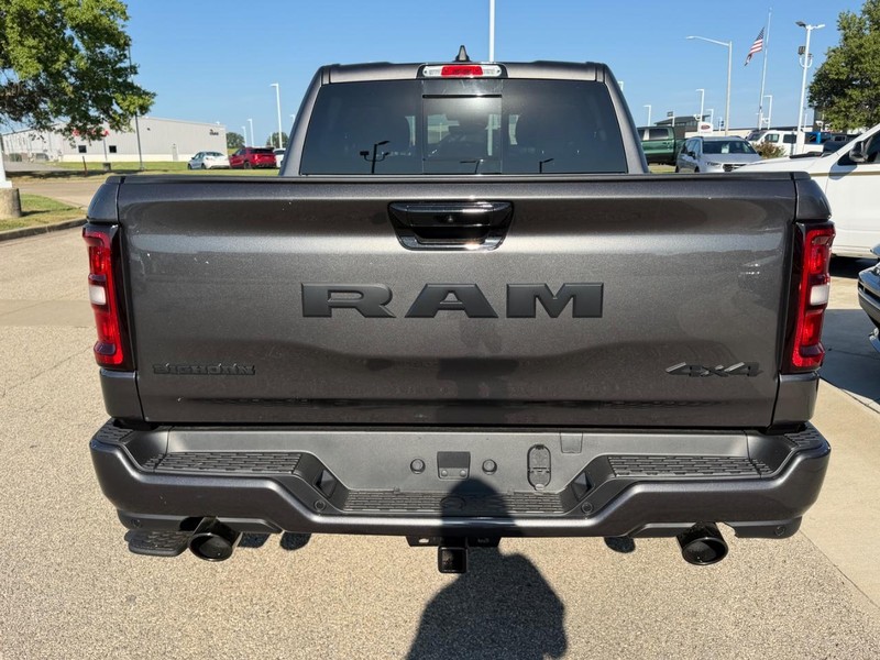 Ram 1500 Vehicle Full-screen Gallery Image 5
