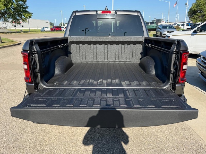 Ram 1500 Vehicle Full-screen Gallery Image 6