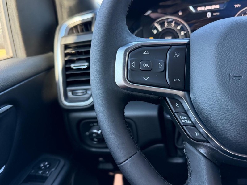 Ram 1500 Vehicle Full-screen Gallery Image 11