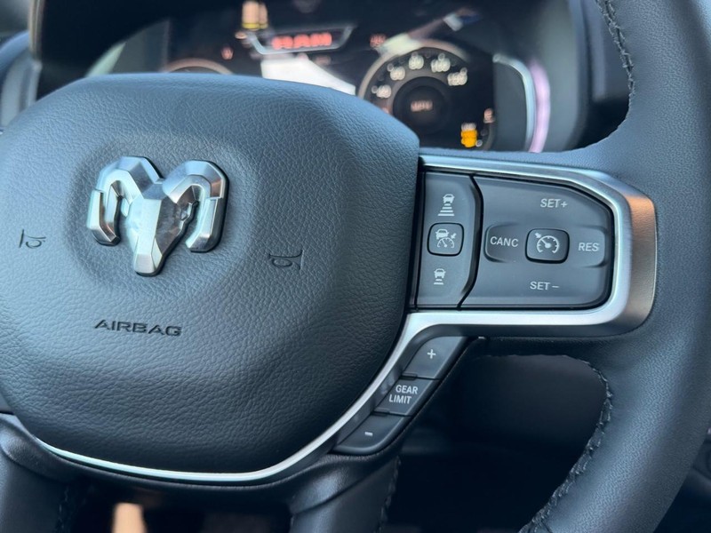 Ram 1500 Vehicle Full-screen Gallery Image 12