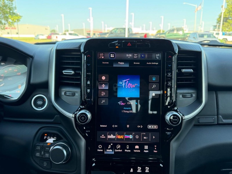 Ram 1500 Vehicle Full-screen Gallery Image 13