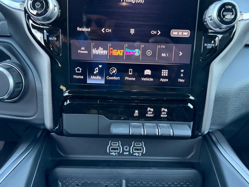 Ram 1500 Vehicle Full-screen Gallery Image 15