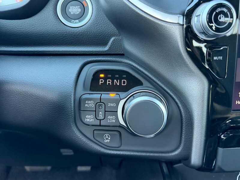 Ram 1500 Vehicle Full-screen Gallery Image 16