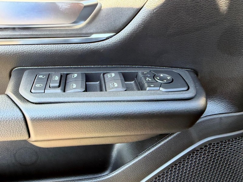Ram 1500 Vehicle Full-screen Gallery Image 18