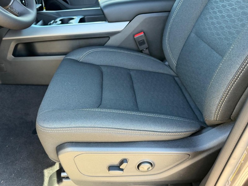 Ram 1500 Vehicle Full-screen Gallery Image 19