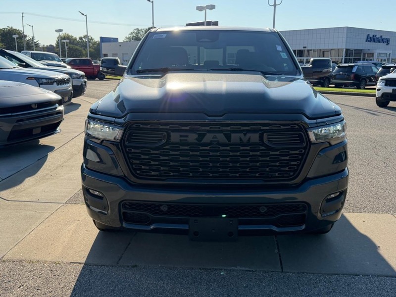 Ram 1500 Vehicle Full-screen Gallery Image 2
