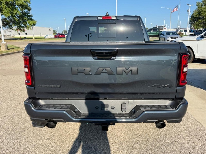 Ram 1500 Vehicle Full-screen Gallery Image 5