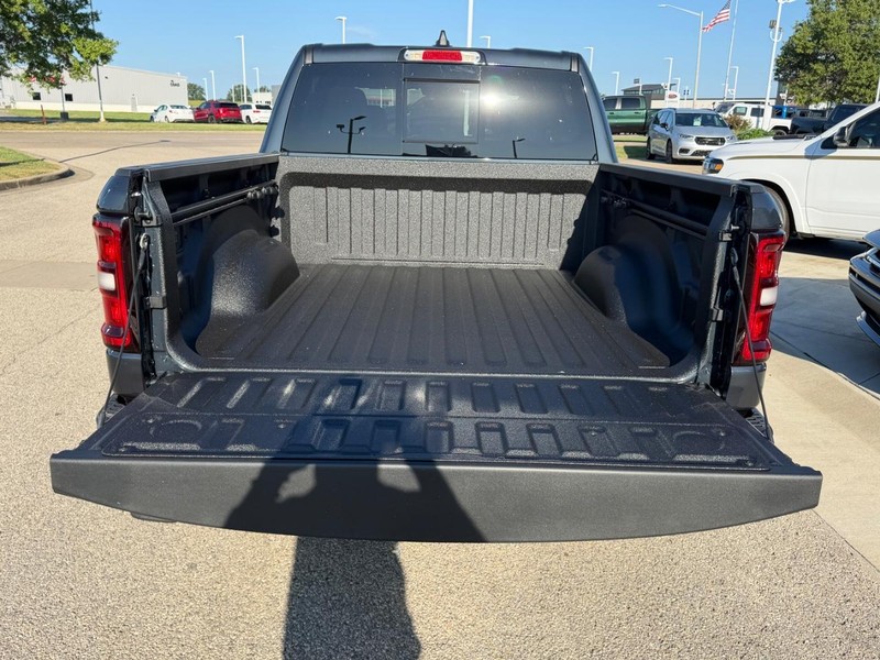 Ram 1500 Vehicle Full-screen Gallery Image 6