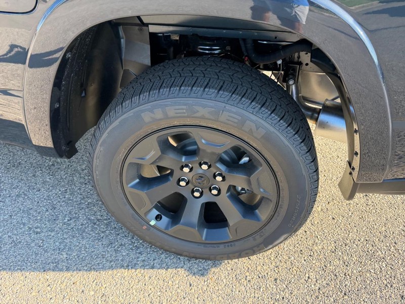 Ram 1500 Vehicle Full-screen Gallery Image 7