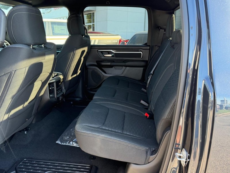 Ram 1500 Vehicle Full-screen Gallery Image 8