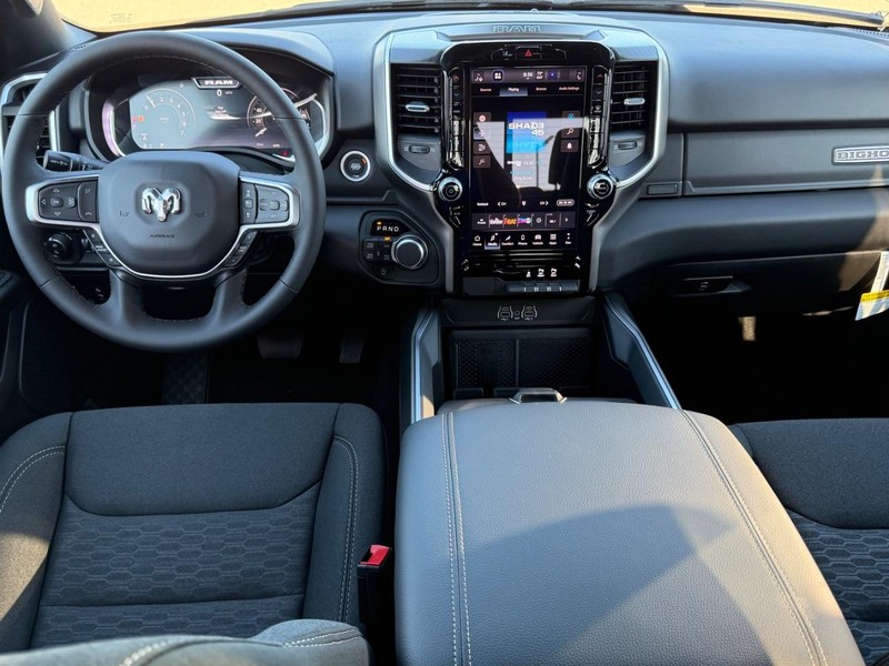 Ram 1500 Vehicle Full-screen Gallery Image 9