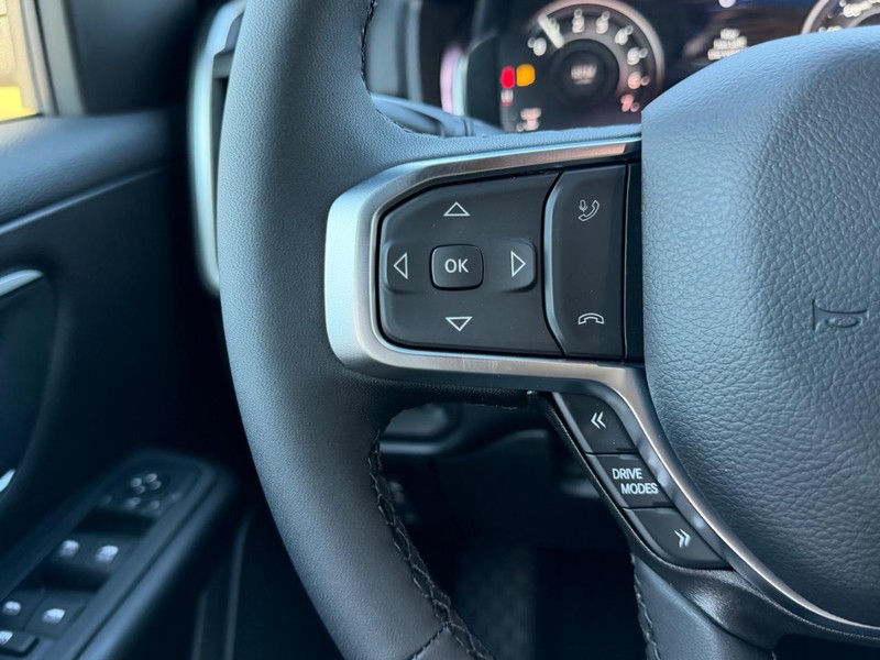 Ram 1500 Vehicle Full-screen Gallery Image 11