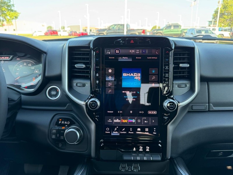 Ram 1500 Vehicle Full-screen Gallery Image 13
