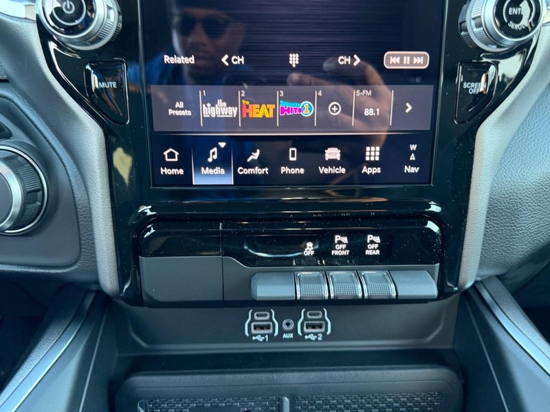 Ram 1500 Vehicle Full-screen Gallery Image 15
