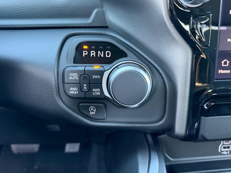 Ram 1500 Vehicle Full-screen Gallery Image 16