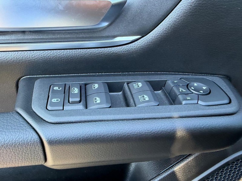 Ram 1500 Vehicle Full-screen Gallery Image 18