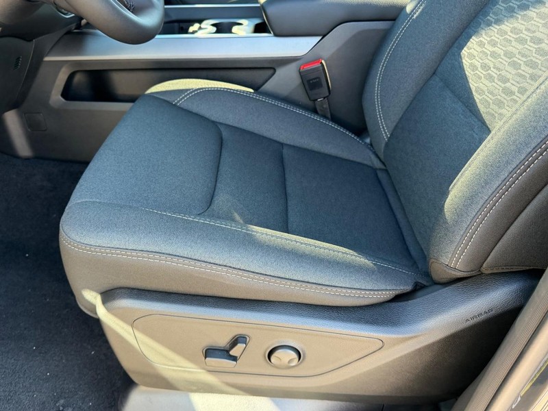 Ram 1500 Vehicle Full-screen Gallery Image 19